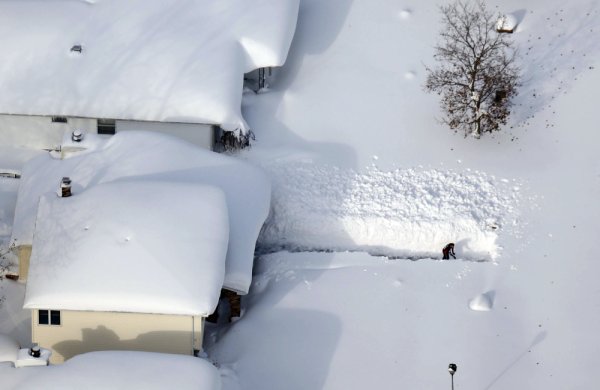 Навалило много снега