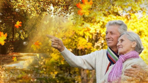 Пожилые люди осень