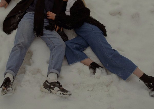 Пацана кинули в сугроб