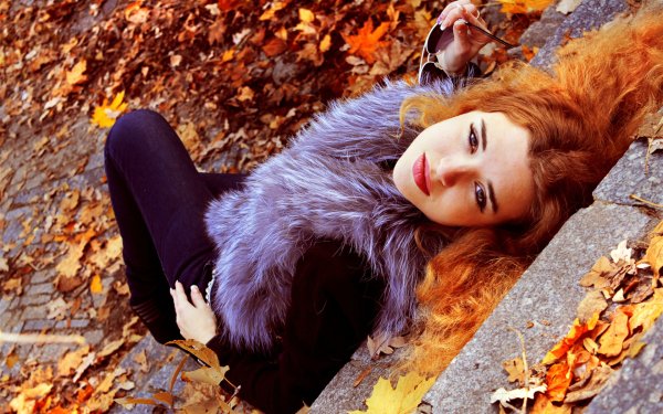 Девушка осенью