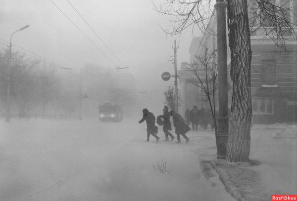 Про снег в апреле смешные