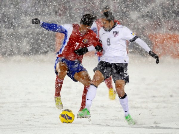 Футбол зимой