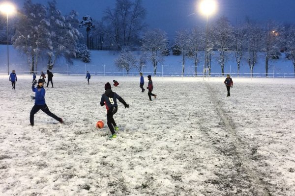 Зимний футбол
