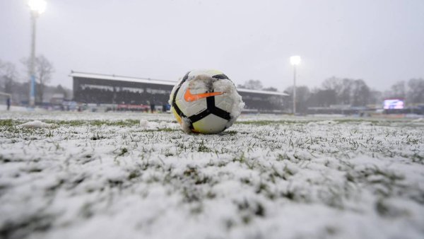 Зимний футбол