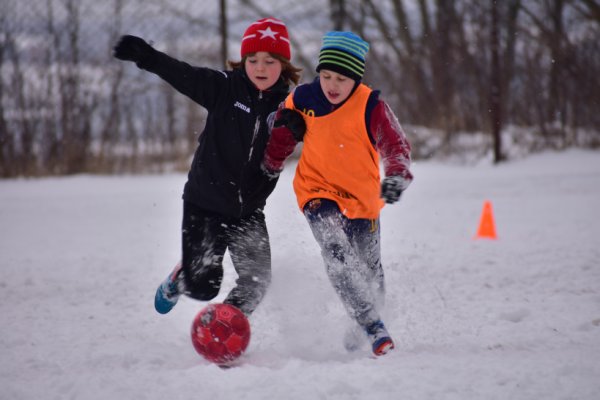 Зимний футбол