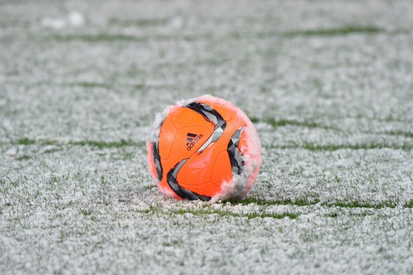 Зимний футбол