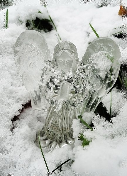 Ангелочек на снегу