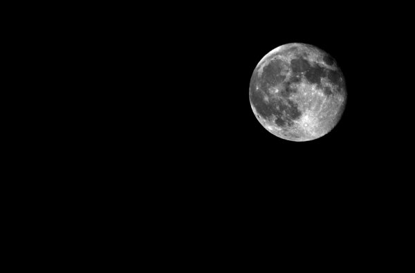 Черная и белая Луна