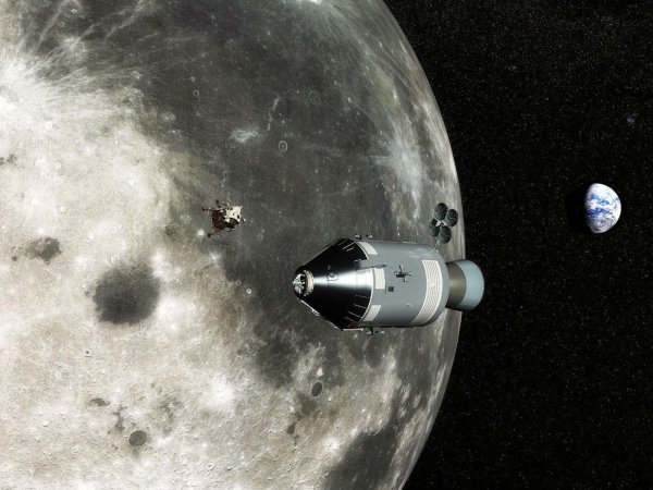 Космический корабль на Луне