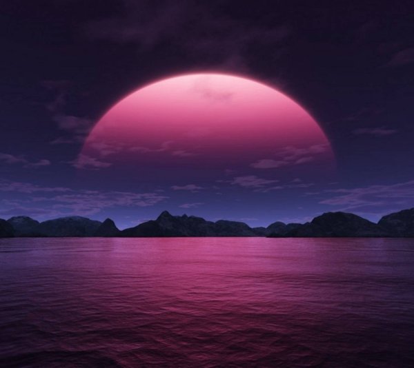 Фиолетовая Луна в облаках