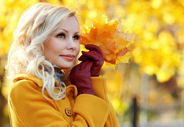 Красивые женщины осенью