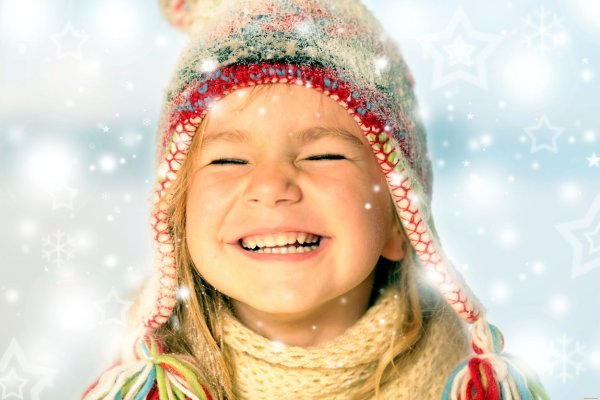 Счастливые дети зимой