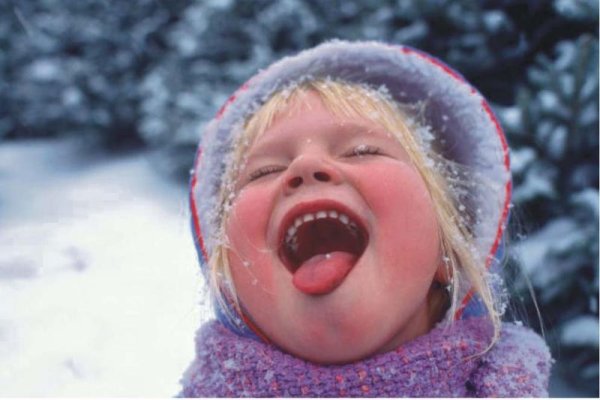 Дети радуются зиме