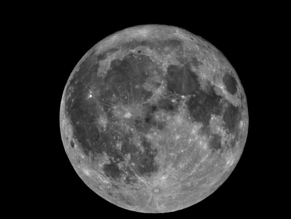 Луна на черном фоне