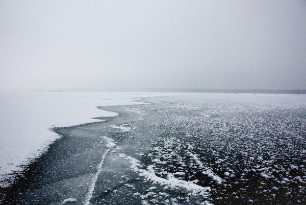 Снег на море