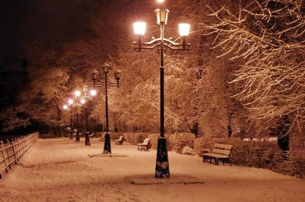 Снег фонарь