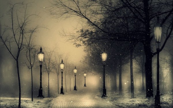 Аллея с фонарями