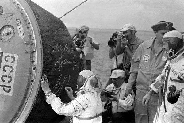 Космонавт Леонов Союз Аполлон