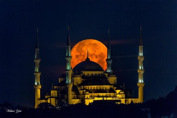 Голубая мечеть в Стамбуле ночью