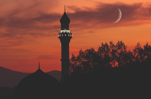Мечеть на фоне заката