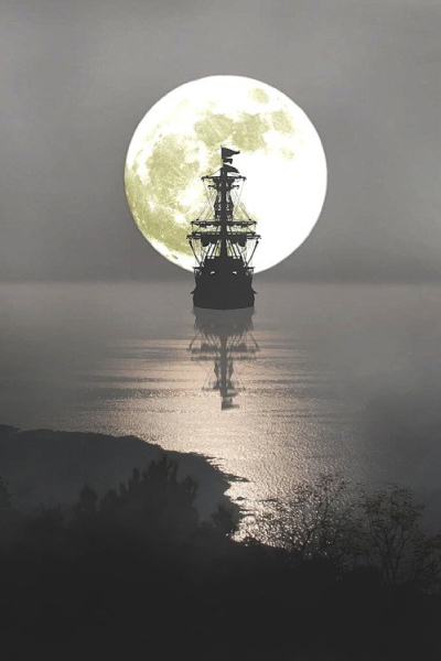 Море Луна корабль