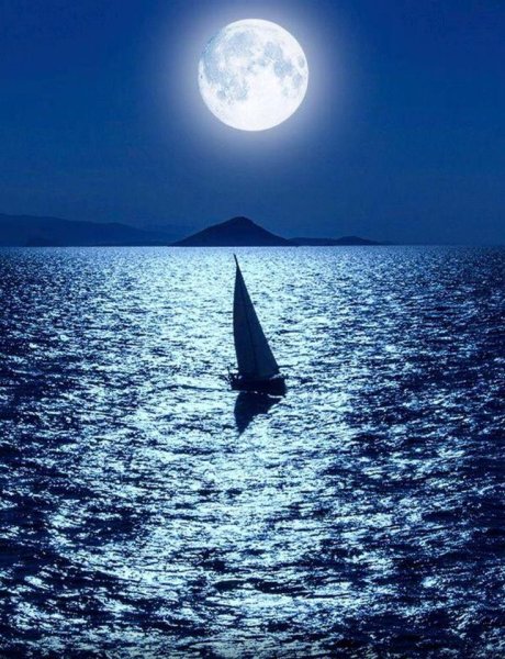 Лодка в ночном море