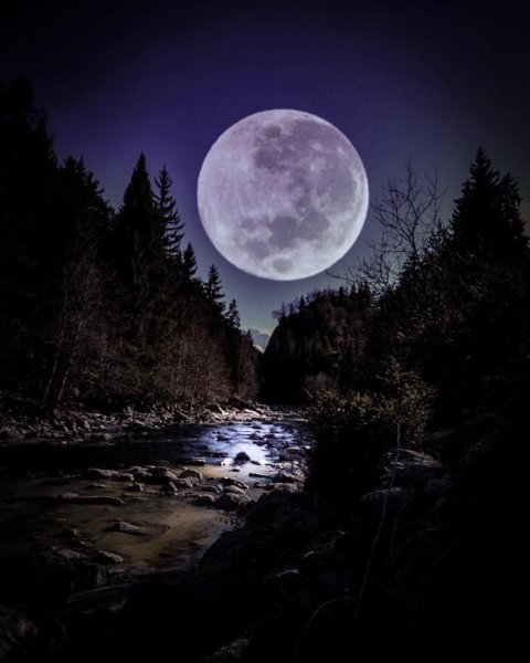 Красивая Луна