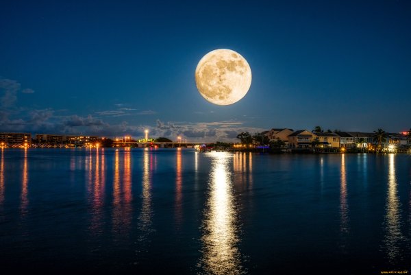 Суперлуние 13 июля 2022