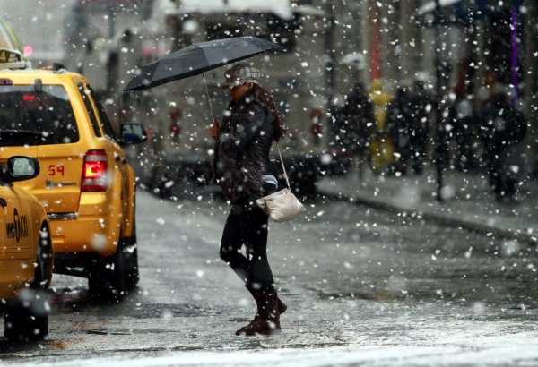 Машина зимой в городе