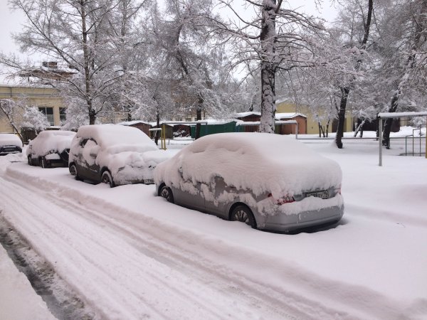 Навалило много снега