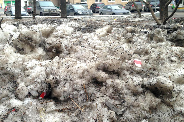 Грязный снег зимой