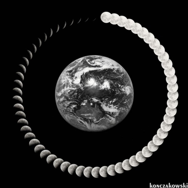 Луна движется