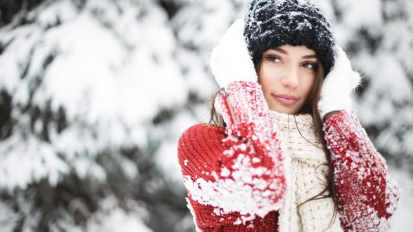 Девушка в зимней шапке