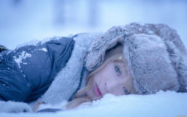 Замерзшая девушка