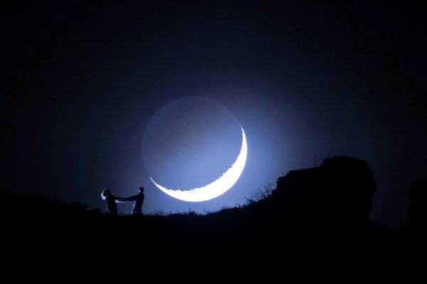 Молодая Луна Луна