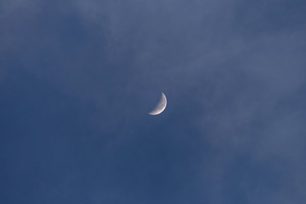 Полумесяц на небе