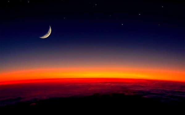 Месяц на небе