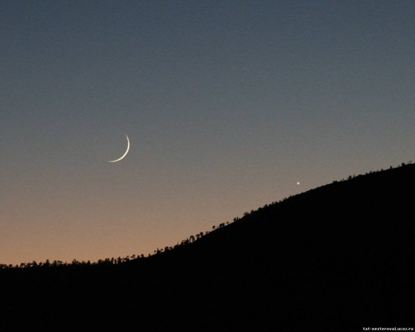 Полумесяц на небе