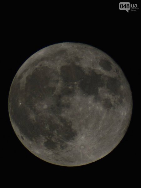 Снимок Луны высокого разрешения