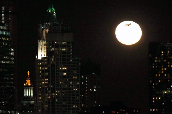 Луна в Нью Йорке