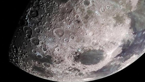 Вода на освещённой стороне Луны