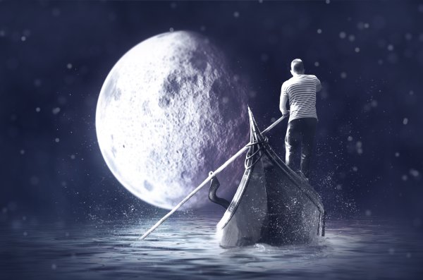 Человек под луной