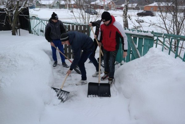 Уборка снега в деревне