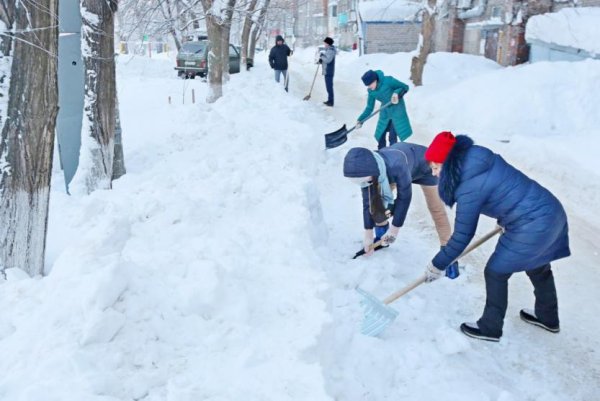 Уборка снега субботник