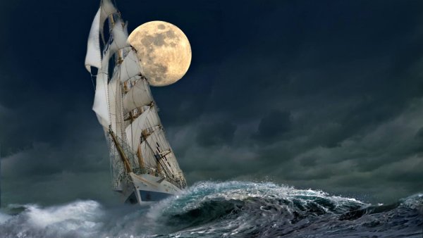 Парусник на фоне полной Луны