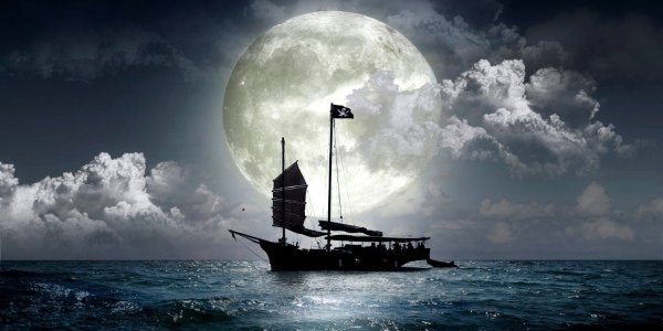 Корабль на фоне Луны