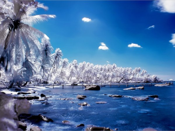 Снег на море