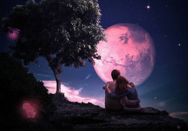 Влюбленные под луной