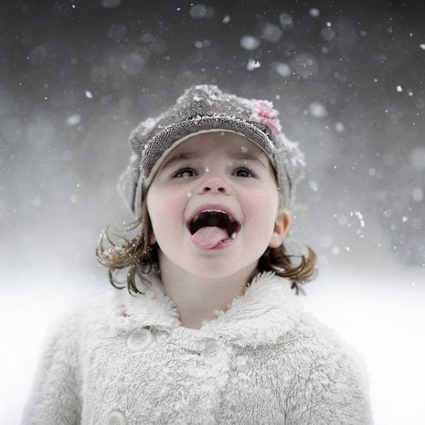 Дети радуются зиме