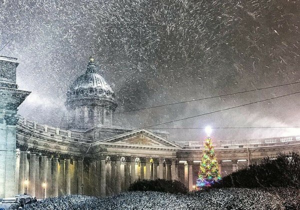 Заснеженный Сенат Питер